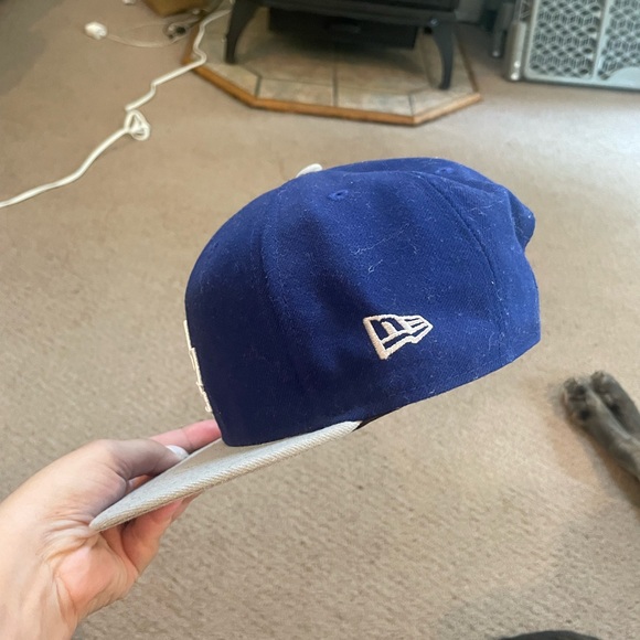 LA dodgers hat - Picture 3 of 6